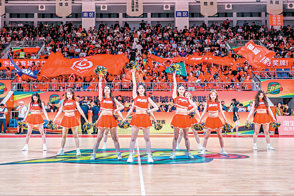 漫无目的地全场跑动拍不好篮球比赛